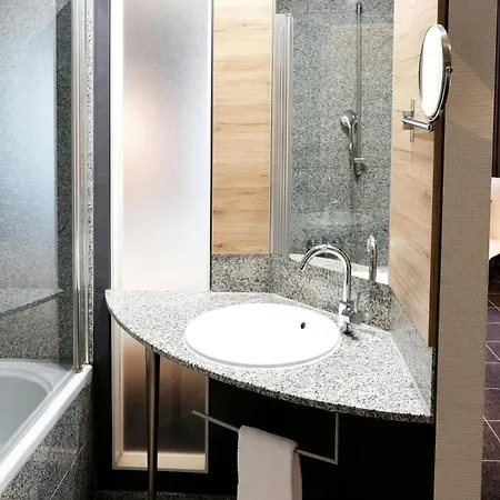 Hotel Four Dusseldorf Airport 4*