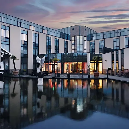 Hotel Four Dusseldorf Airport 4*