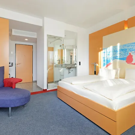 Four Dusseldorf Airport Hotel 4*