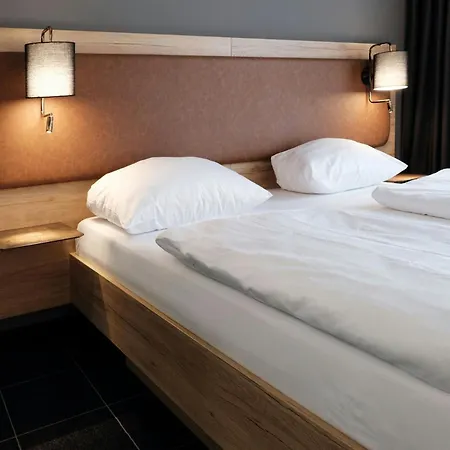 Four Dusseldorf Airport Hotel 4*