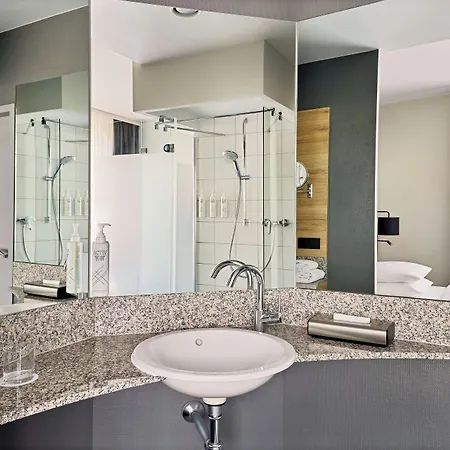 מלון Four Points Flex By Sheraton Duesseldorf Airport 4*